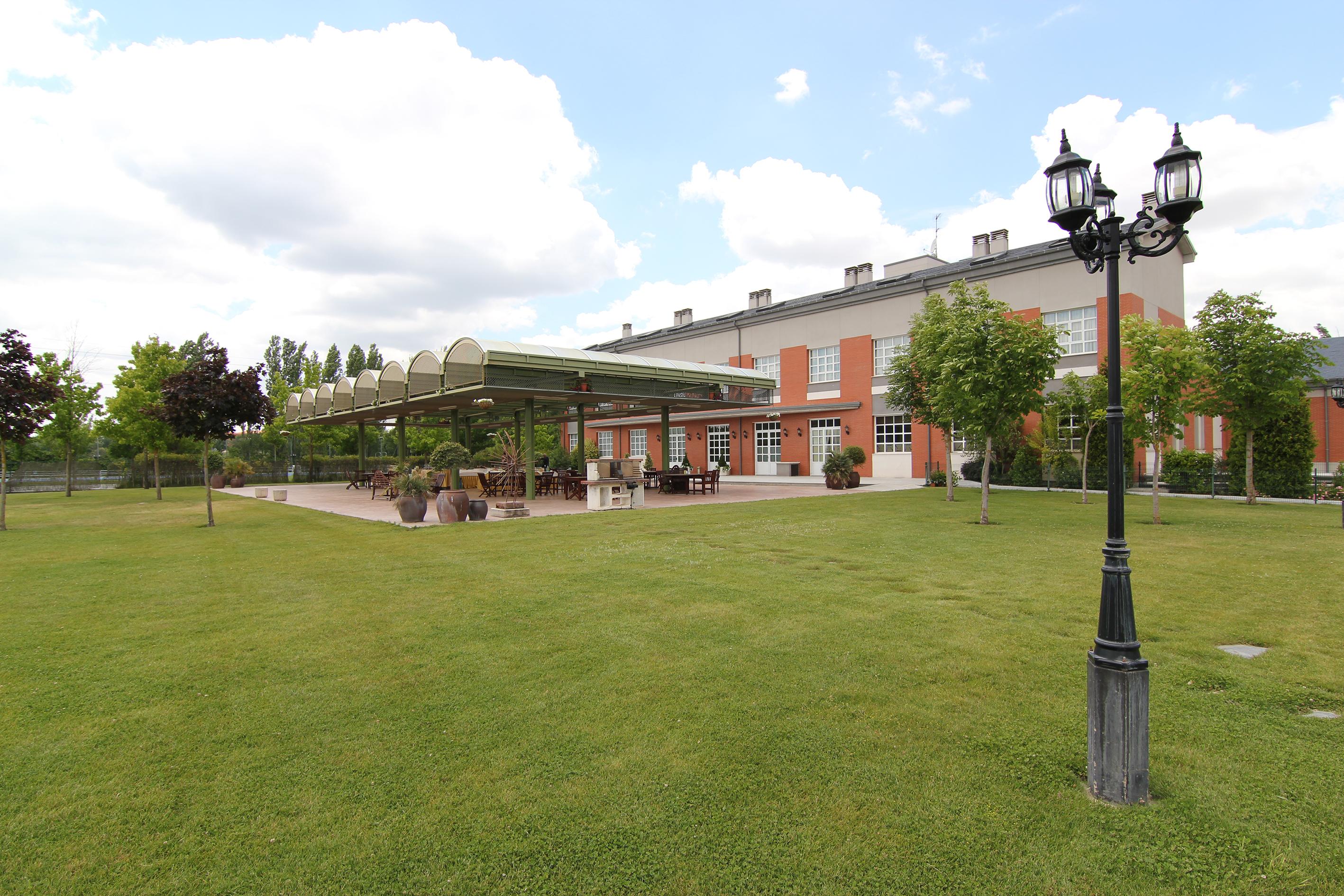 Hotel Lasa Sport Valladolid Exterior foto